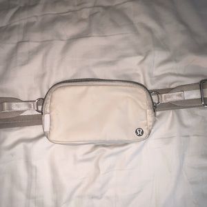 Lululemon Everywhere Crossbody Bag in White Opal/Raw Linen/White